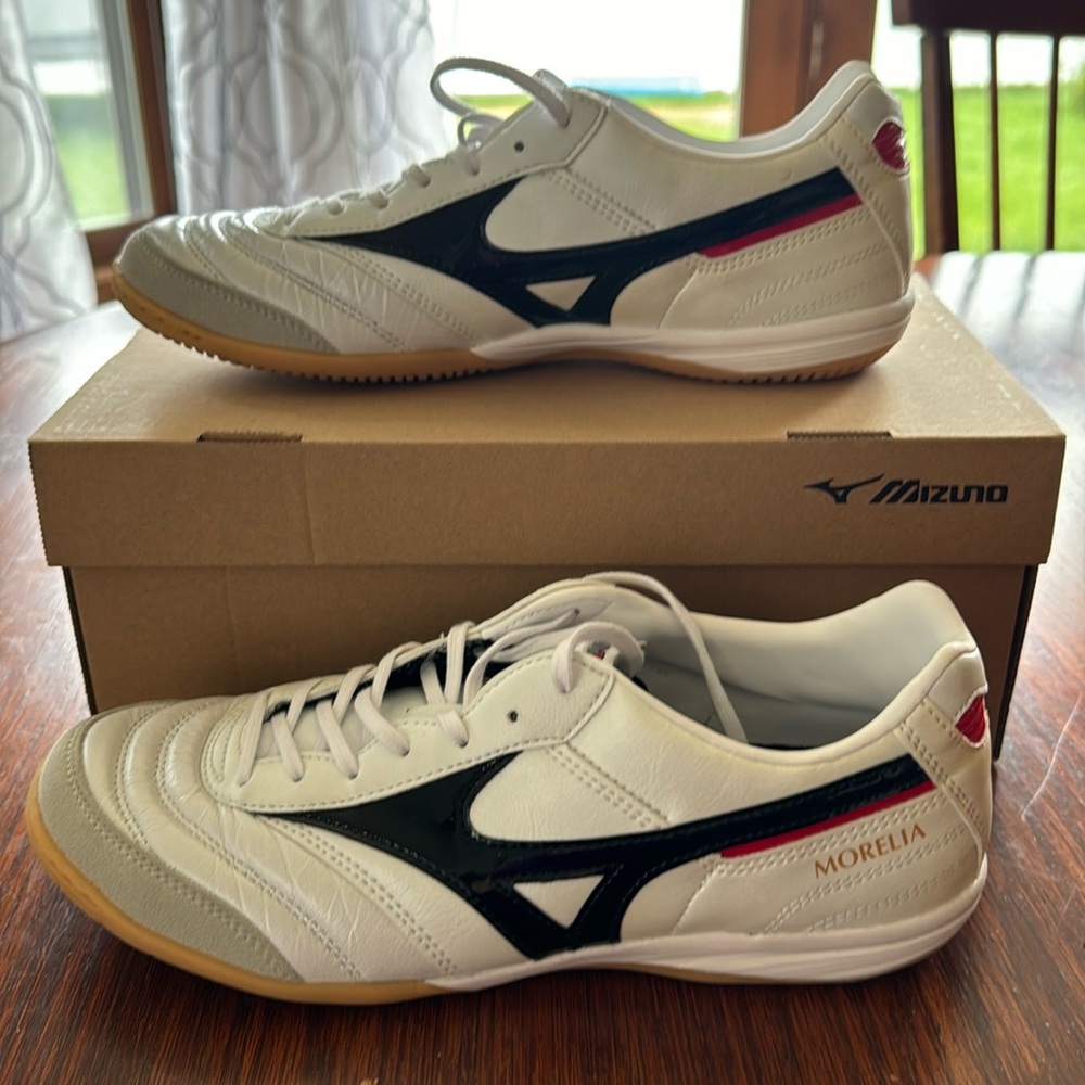 Nearly new, Mizuno Morelia Futsal Indoor Soccer Shoes